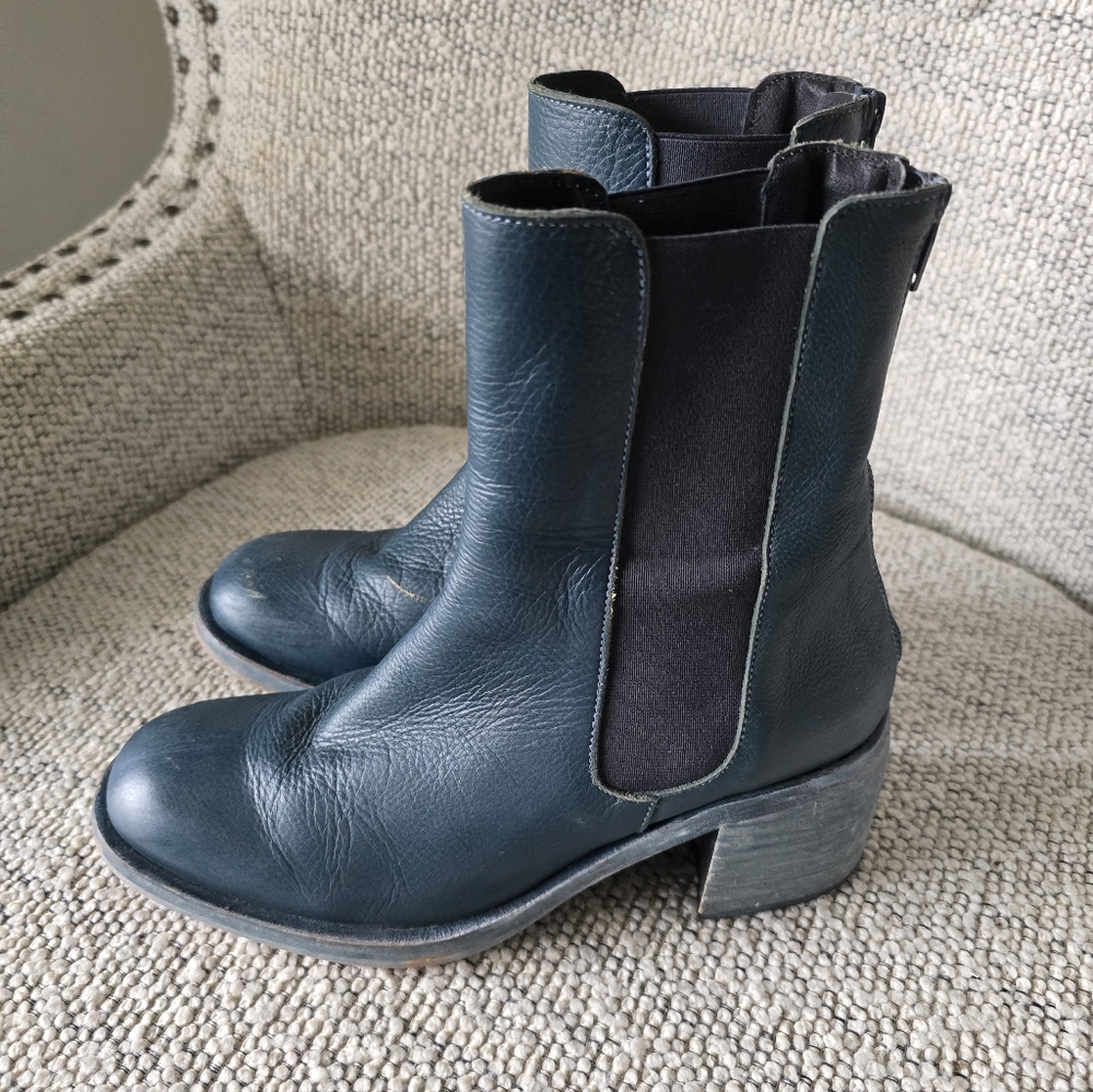 Free People Essential Chelsea Boot Size 7 BLUE